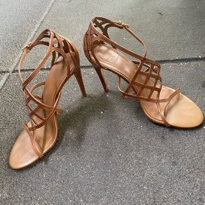 Tory Burch 9.5 tan helped sandal